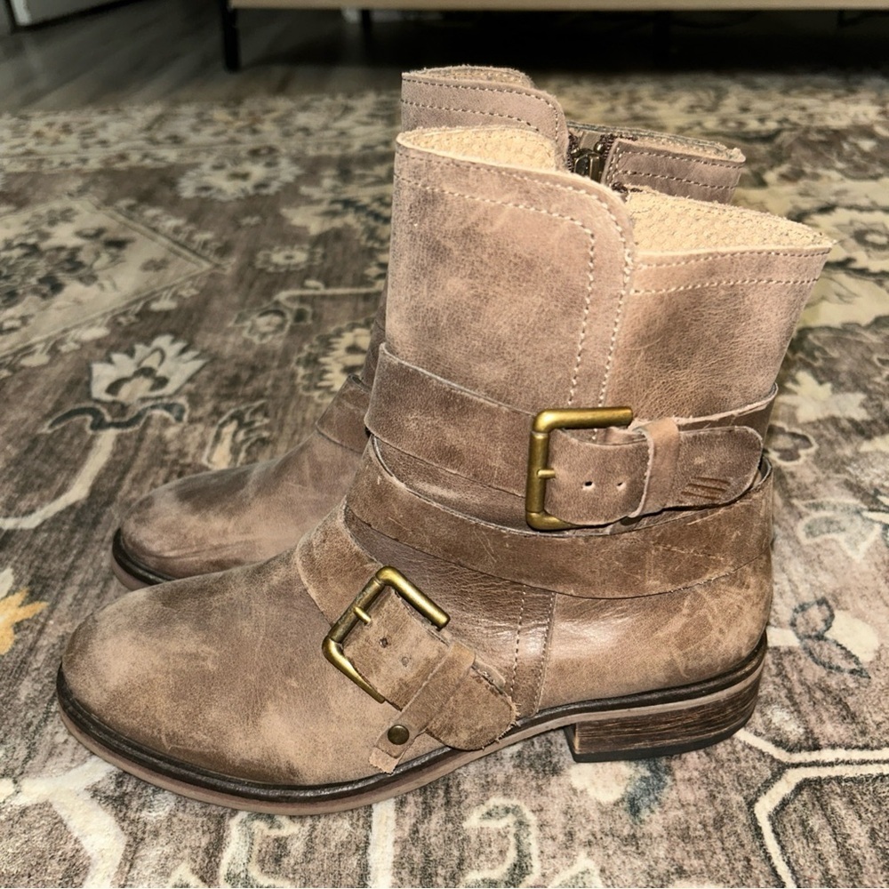 Treasure & Bond Tan riding Buckle Ankle Booties - Picture 3 of 8